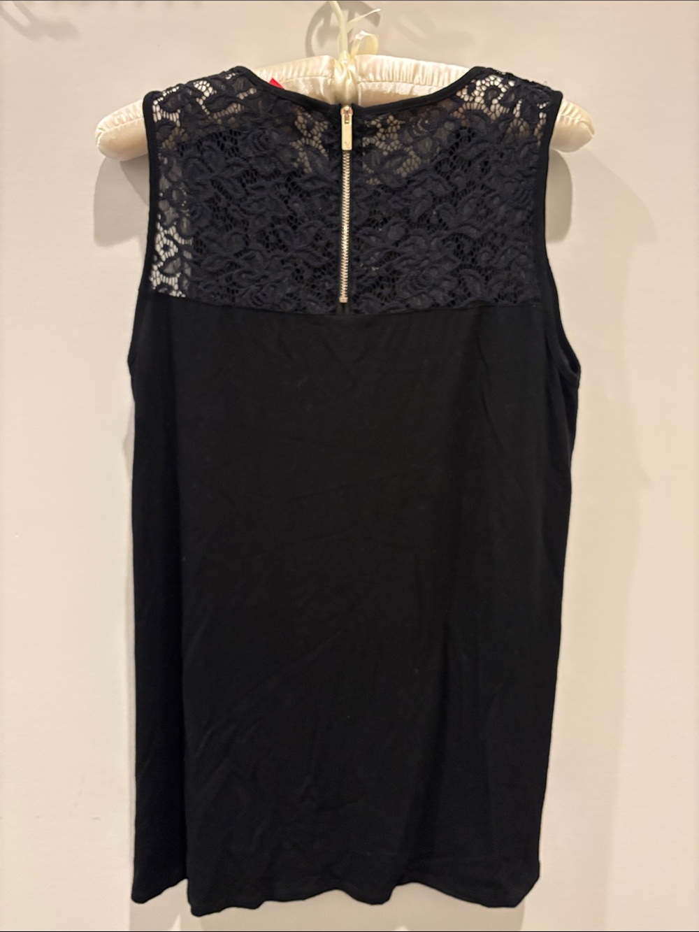 Vince Camuto Black Sleeveless Lace-Yoke Tank - Picture 2 of 8